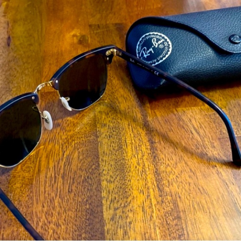 Ray-Ban Clubmaster 49021 round frame sunglasses in acetate and gold polarized.